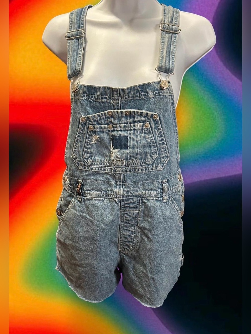 Vintage 90’s/Y2K short denim overalls. The brand is Revolt. Short girl friendly